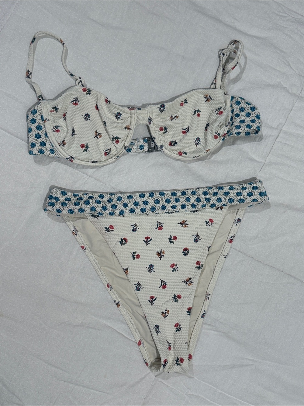 Rhythm swim set. Women’s Floral Bikini Set - Top size L Bottom sz L